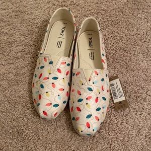 NWT Christmas Light Toms size 8.5